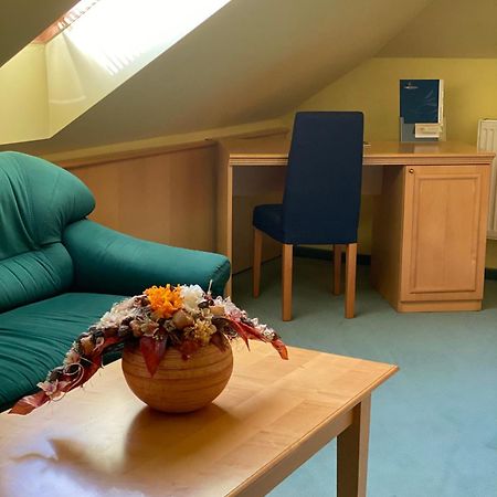 Parkhotel Na Baracke Nová Dubnica Exteriör bild