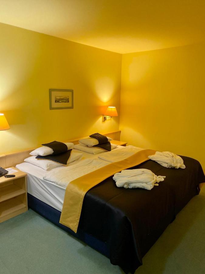 Parkhotel Na Baracke Nová Dubnica Exteriör bild