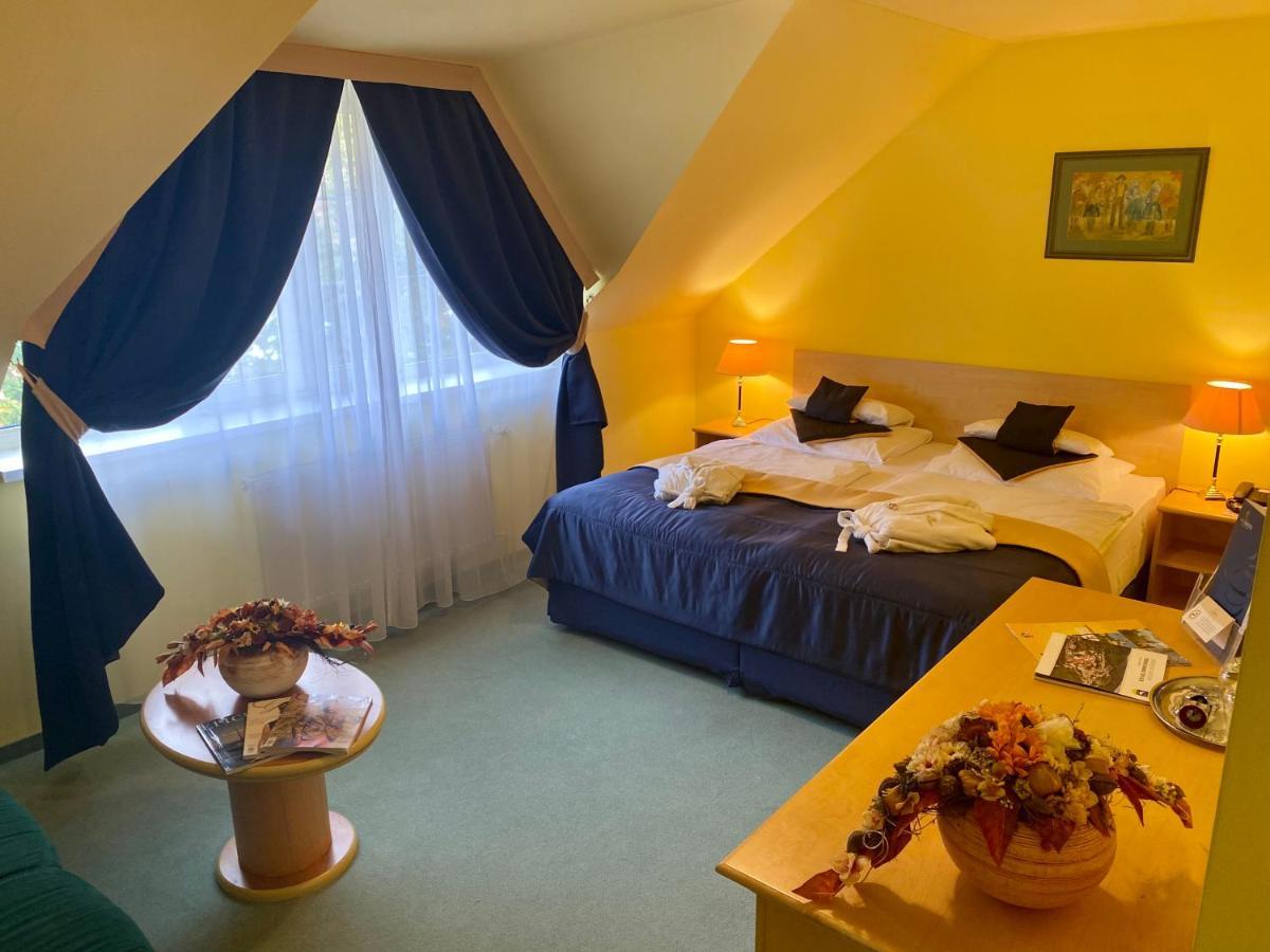 Parkhotel Na Baracke Nová Dubnica Exteriör bild