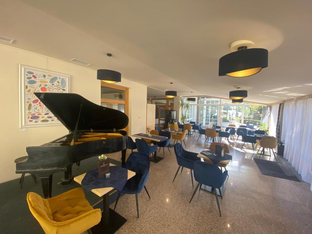 Parkhotel Na Baracke Nová Dubnica Exteriör bild