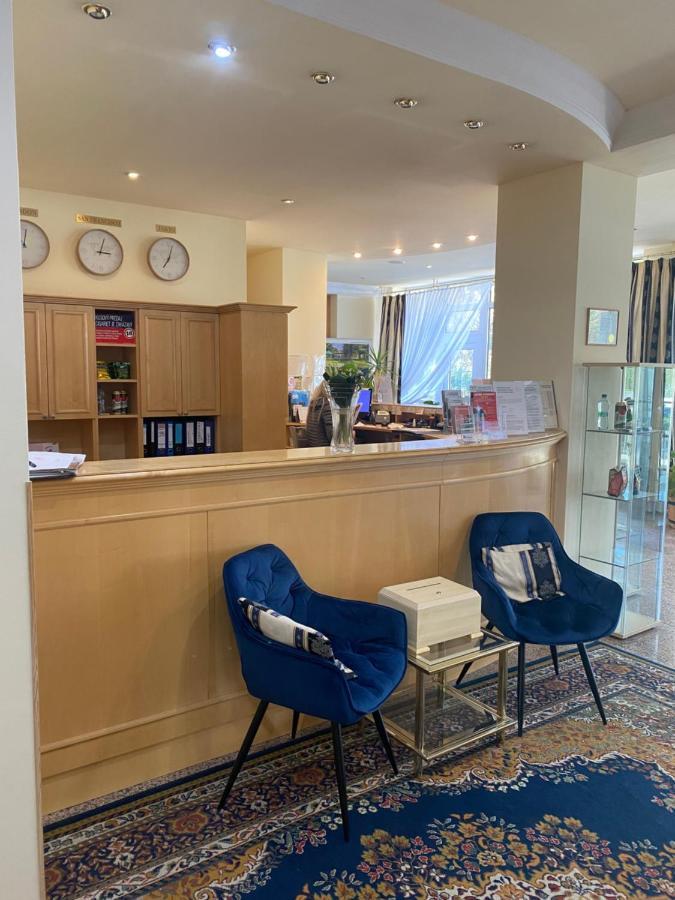 Parkhotel Na Baracke Nová Dubnica Exteriör bild