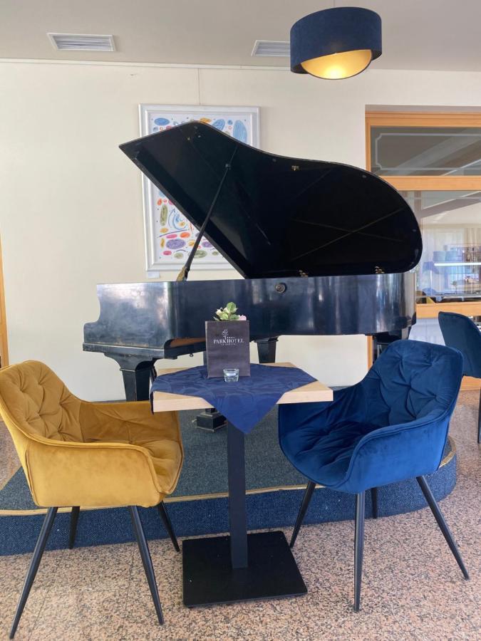 Parkhotel Na Baracke Nová Dubnica Exteriör bild
