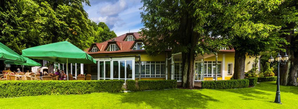 Parkhotel Na Baracke Nová Dubnica Exteriör bild