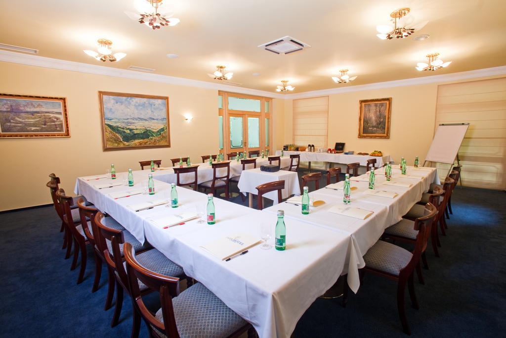 Parkhotel Na Baracke Nová Dubnica Exteriör bild