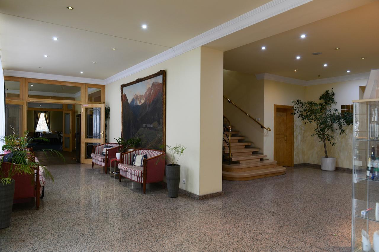 Parkhotel Na Baracke Nová Dubnica Exteriör bild