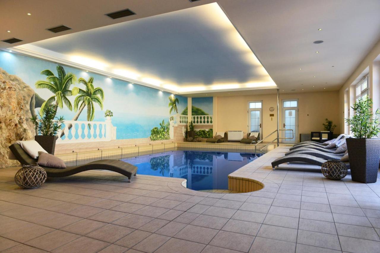 Parkhotel Na Baracke Nová Dubnica Exteriör bild