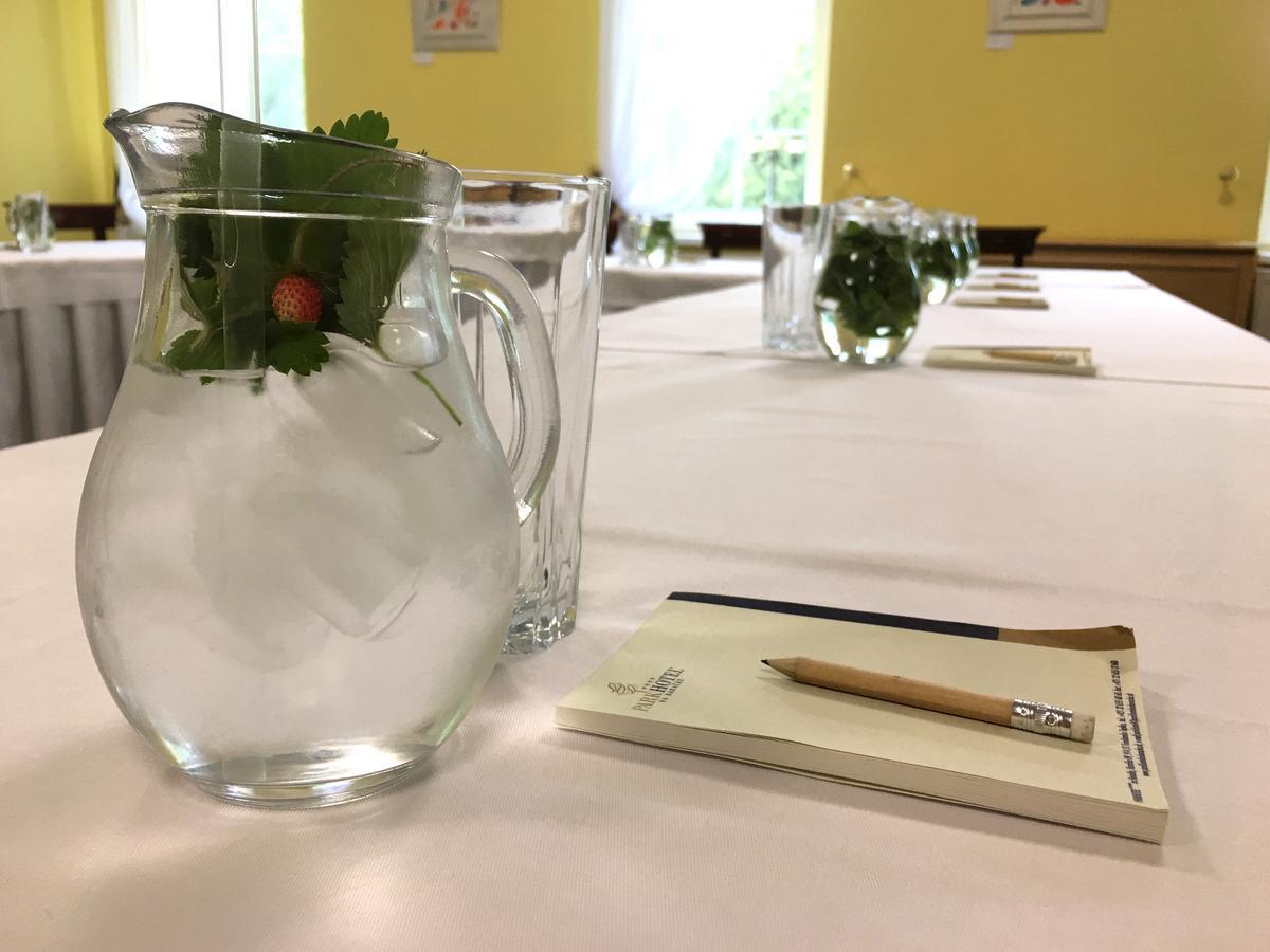 Parkhotel Na Baracke Nová Dubnica Exteriör bild